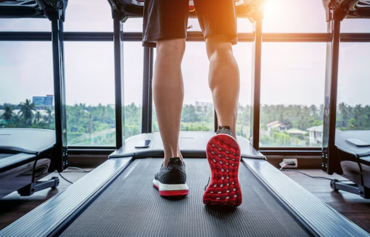 Dari Sneakers ke Smartwatch Saatnya Lengkapi Perlengkapan Fitness